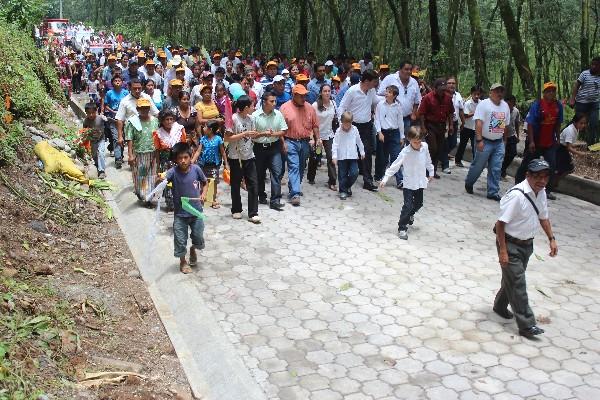 Vecinos y autoridades locales de Chicacao