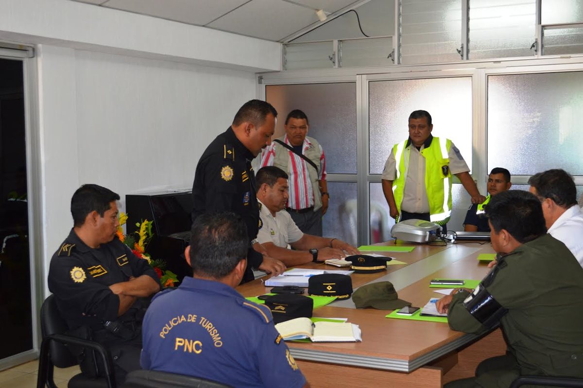 Autoridades de Esquipulas se reunieron para presentar el plan de seguridad que implementarán este sábado. (Foto Prensa Libre: Mario Morales)
