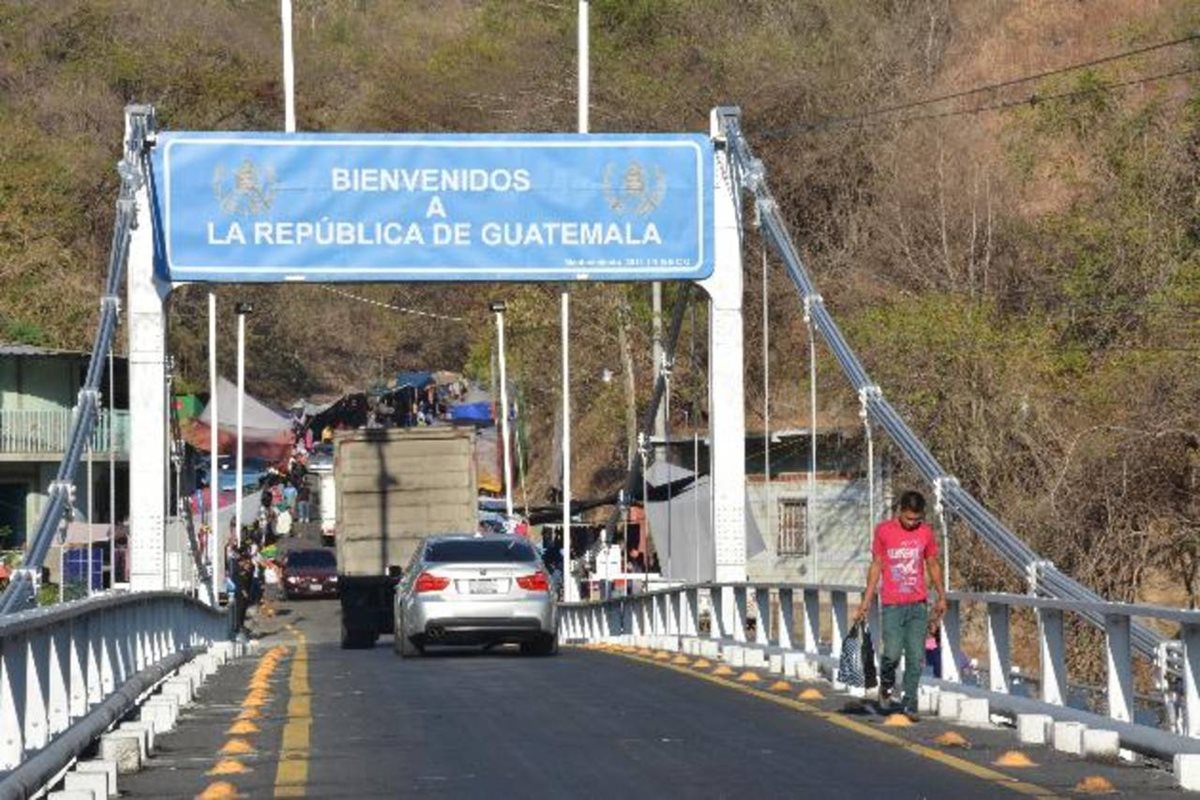 Más de 15 mil turistas salvadoreños entraron a Guatemala el fin de semana. (Foto Hemeroteca PL)