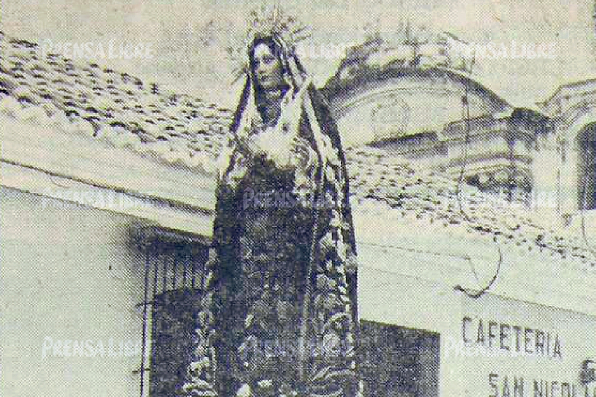 Procesión de la Reseña, Santísima Virgen de Dolores de la Merced, Martes Santo de 1965. Foto: Hemeroteca PL