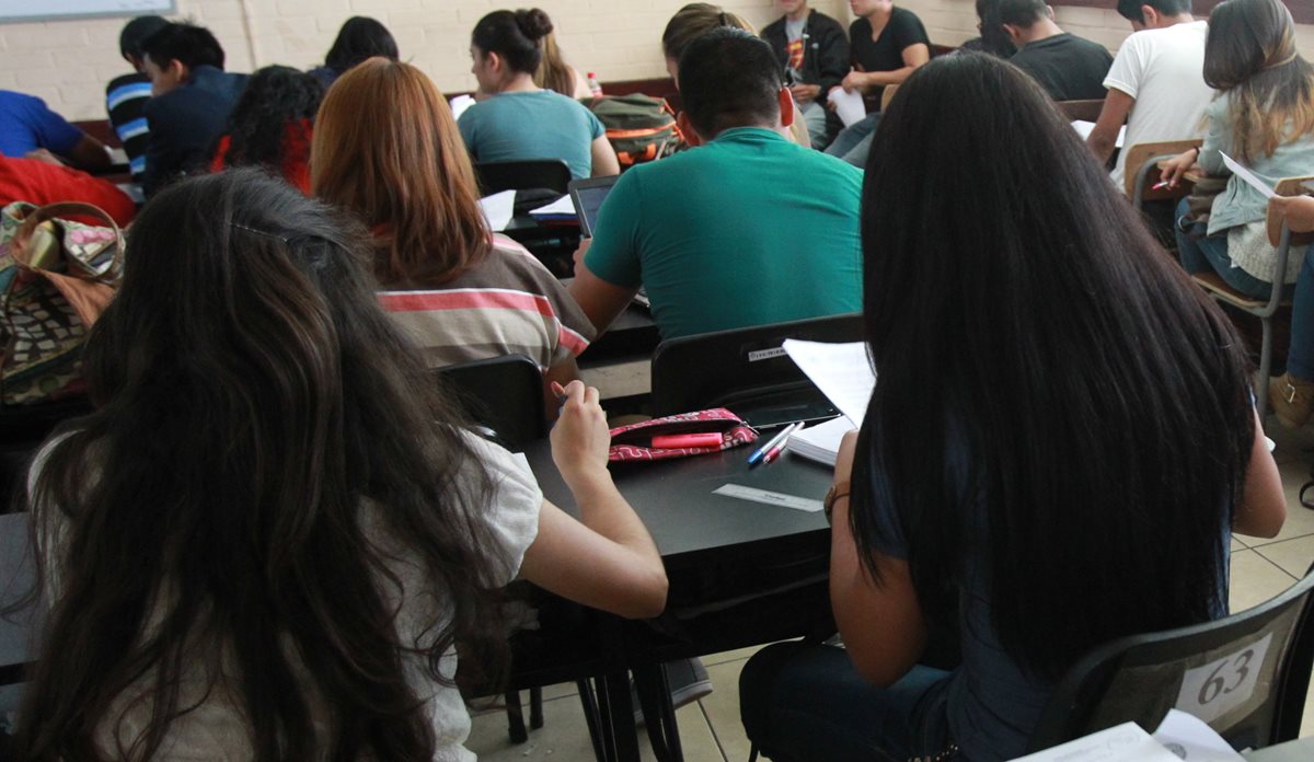 Quienes trabajen en cargos que tengan relación con menores de edad como voluntariados, pastores, sacerdotes, educadores, pilotos, conserjes, pilotos de bus escolar deberán tener una certificación del Renas explica el MP. (Foto, Prensa Libre: Hemeroteca PL)