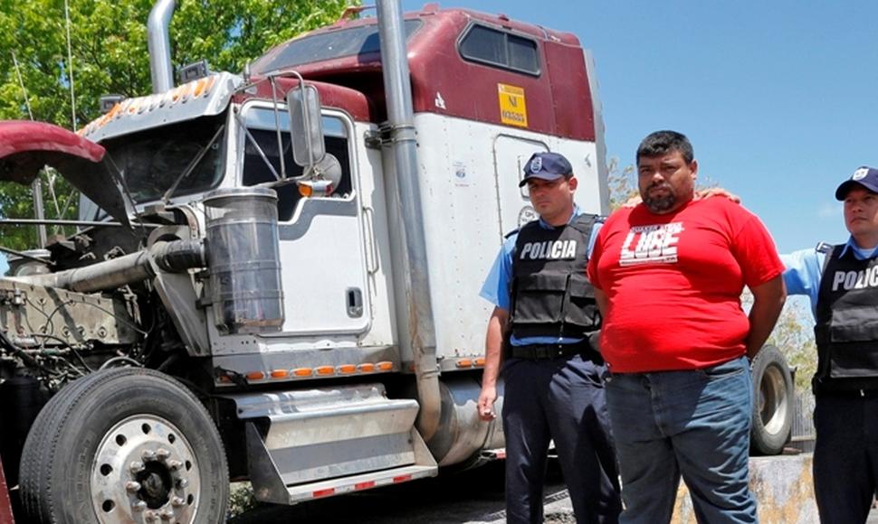 Javier Alejandro Reyes Escobar fue detenido en la frontera norte de Nicaragua con US$233 mil 620. (Foto Prensa Libre: cortesía El Nuevo Diario / Nicaragua)