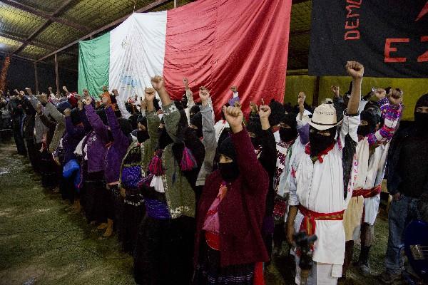 Rebeldes celebran en Oventic, Chiapas. (Foto Prensa Libre: AP)