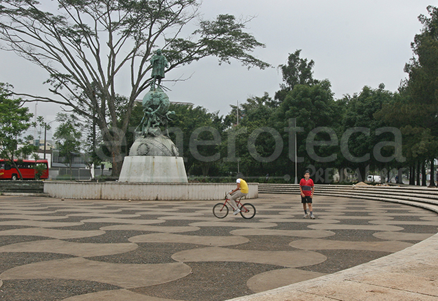 Plaza dedicada a Cristóbal Colón. (Foto: Hemeroteca PL)