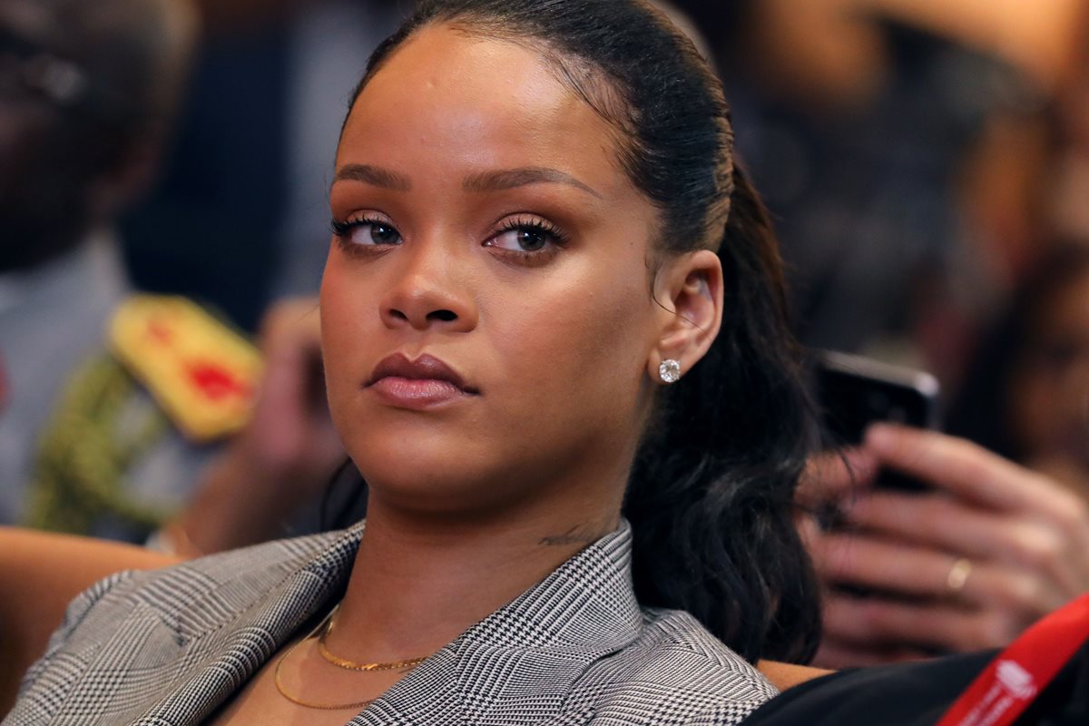 Rihanna acusó Snapchat de ridiculizar a las víctimas de abuso doméstico luego de que la app lanzara la publicidad de un juego en el que los usuarios "abofeteaban" a la cantante. (Foto Prensa Libre: AFP).