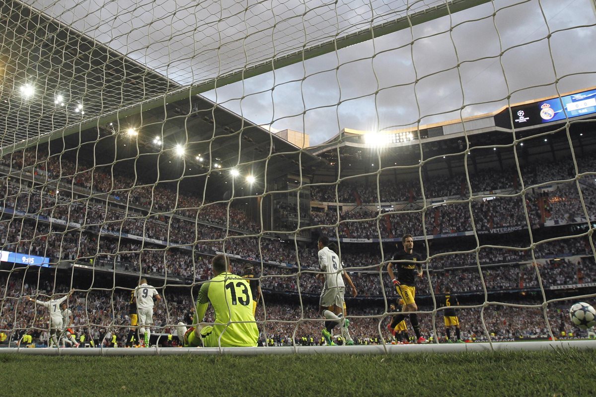 El Santiago Bernabéu explota de alegría con el primer gol de Cristiano Ronaldo.