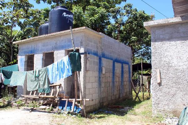 La construcción de los baños  del Caimi de Lívingston  permanece suspendida.