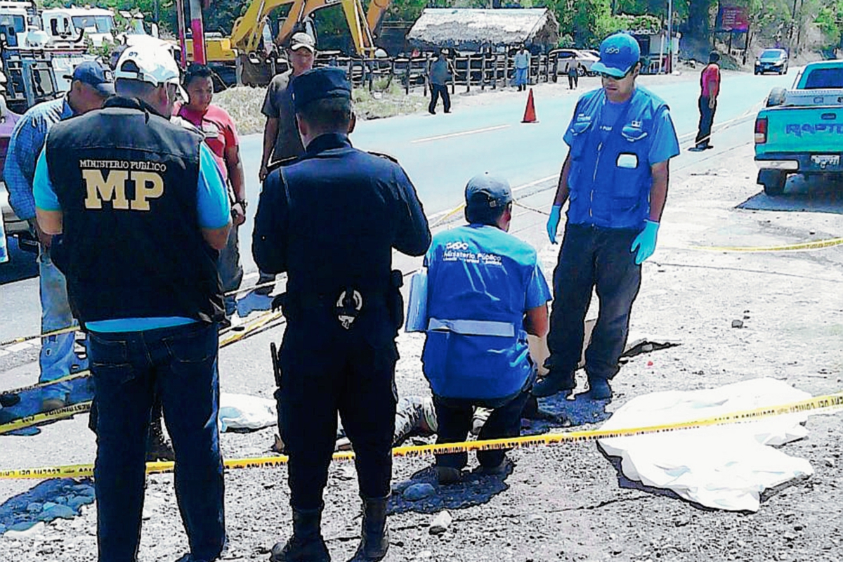 Niño de ocho años muere arrollado por un picop, en Río Hondo, Zacapa, (Foto Prensa Libre: Víctor Gómez)