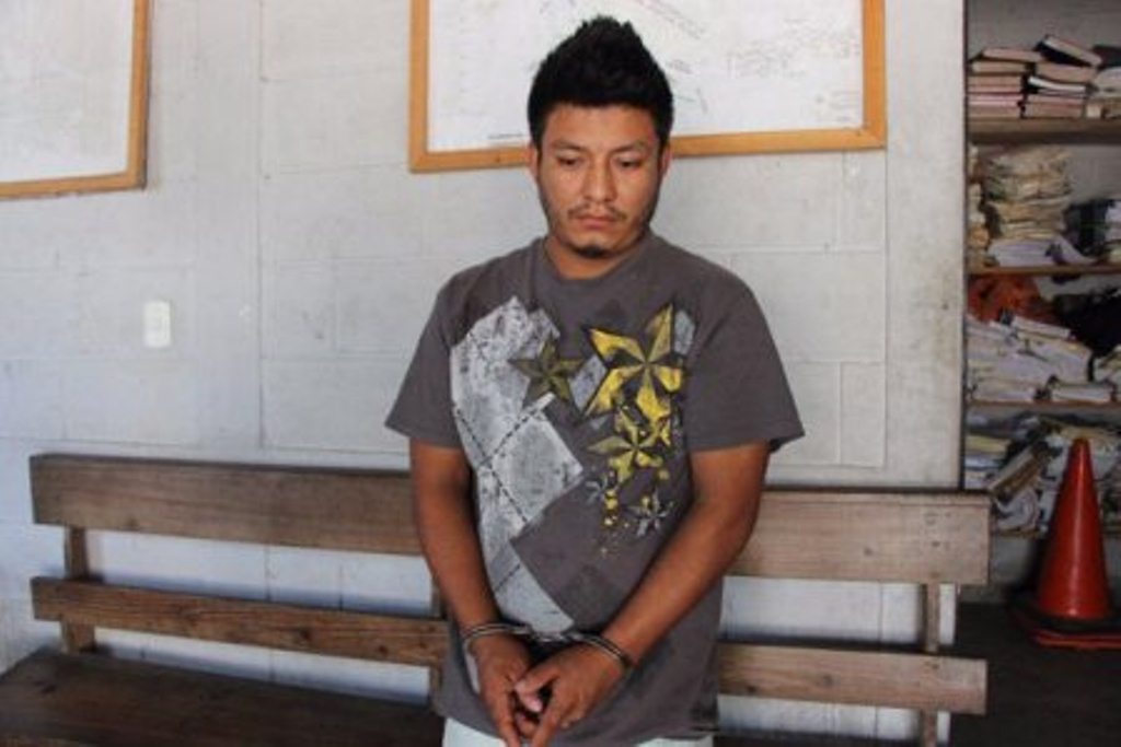 El reo Mario Roberto López Santiago fue recapturado en Poptún, Petén. (Foto Prensa Libre: PNC)