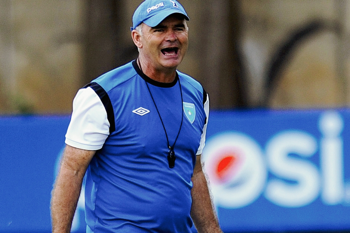 Sopegno sigue experimentando alineaciones en la Selección Nacional y parece aún no decidirse. (Foto Prensa Libre: Francisco Sánchez)