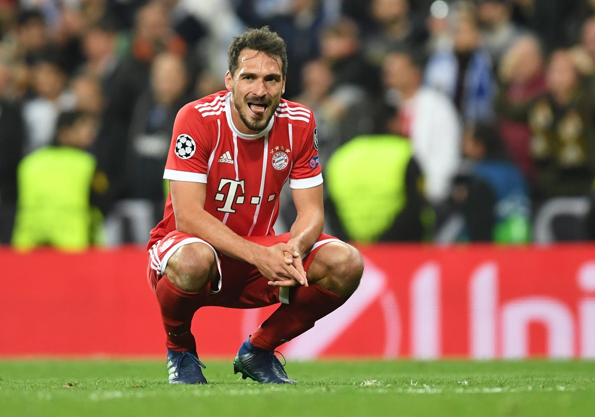 Mats Hummels luce triste después de que el Real Madrid superara al Bayern en las semifinales de la Champions.(Foto Prensa Libre: AFP)
