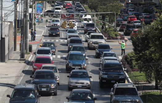 Autoridades indican que la circulación de vehículos disminuye a partir del 24 de diciembre. (Foto Prensa Libre: Hemeroteca PL)