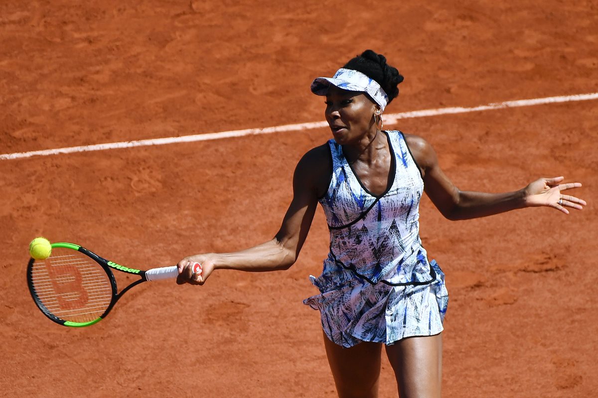 Venus avanzó a la siguiente ronda del Roland Garros. (Foto Prensa Libre: AFP)