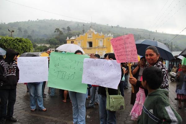 Habitantes de la aldea San Lorenzo, Ciudad Vieja.