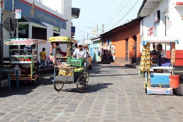 Ventas móviles se han incrementado en la cabecera de Retalhuleu. (Foto Prensa Libre: Rolando Miranda)
