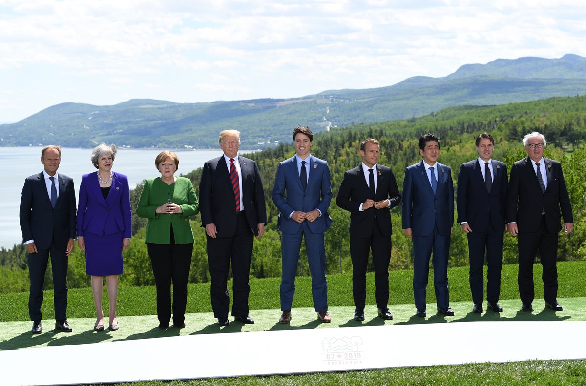 Jefes de Estado posan para una foto de familia durante la Cumbre del G7 en La Malbaie, Quebec, Canadá.(Foto Prensa Libre:AFP).