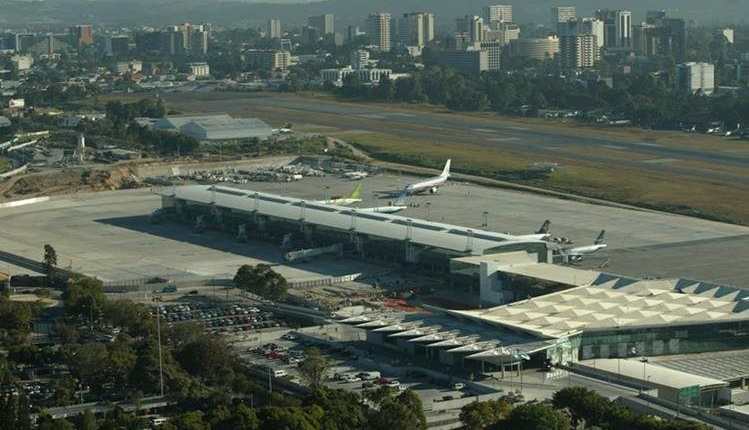 La modernización del Aeropuerto Internacional La Aurora (AILA) será por medio de una Alianza Publico-Privado (APP). El monto proyectado será de US$117 millones (unos Q900 millones). (Foto Prensa Libre: Hemeroteca)
