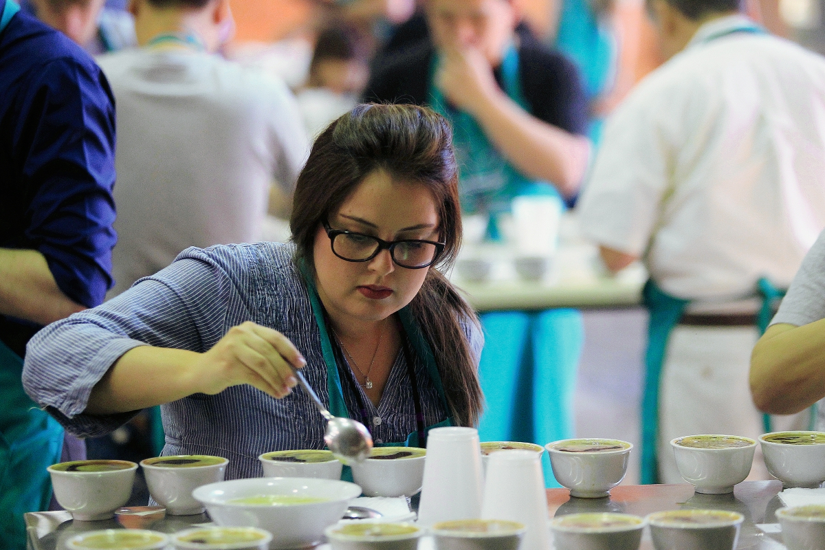 Betty Leiva de Lara, es la primera mujer guatemalteca reconocida como jueza internacional para la competencia Taza de la excelencia. (Foto, Prensa Libre: Edwin Bercián)