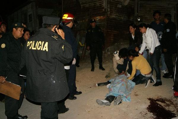 En la escena del crimen quedaron los cuerpos de dos hombres, en Villalobos 2, zona 12.