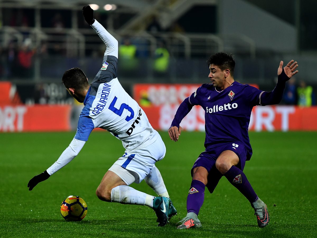 Con gol de Giovanni Simeone la Fiorentina rescató un punto en casa contra el Inter de Milán. (Foto Prensa Libre: AFP)