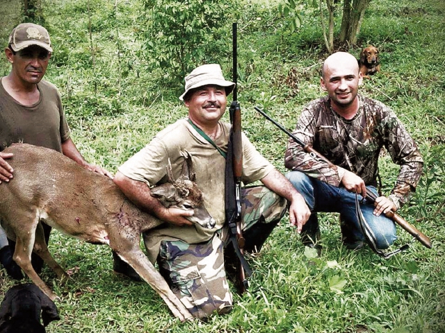 La pesca es otra de las aficiones del congresista del partido de gobierno Ferdy Elías —derecha—. (Foto Prensa Libre: Cortesía)