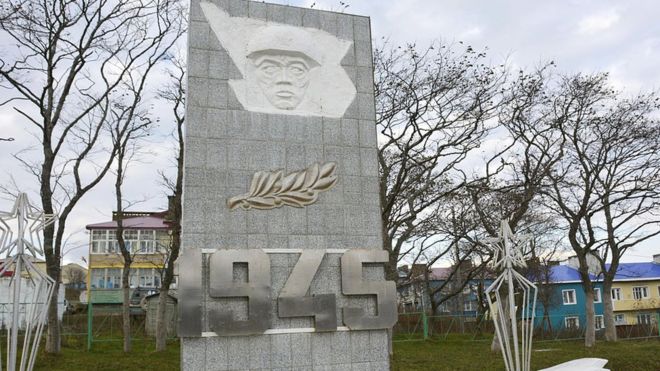 El monumento que conmemora a los muertos de la Segunda Guerra en Shikotan, una de las cuatro islas disputadas por Rusia y Japón. GETTY IMAGES