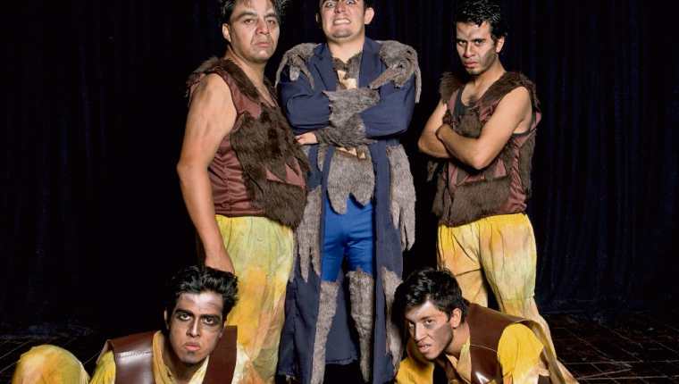 El submundo que Berlolt Brencht quiso representar en La ópera de los tres centavos, el grupo de Actoris Guatemala lo lleva plasma en escena.