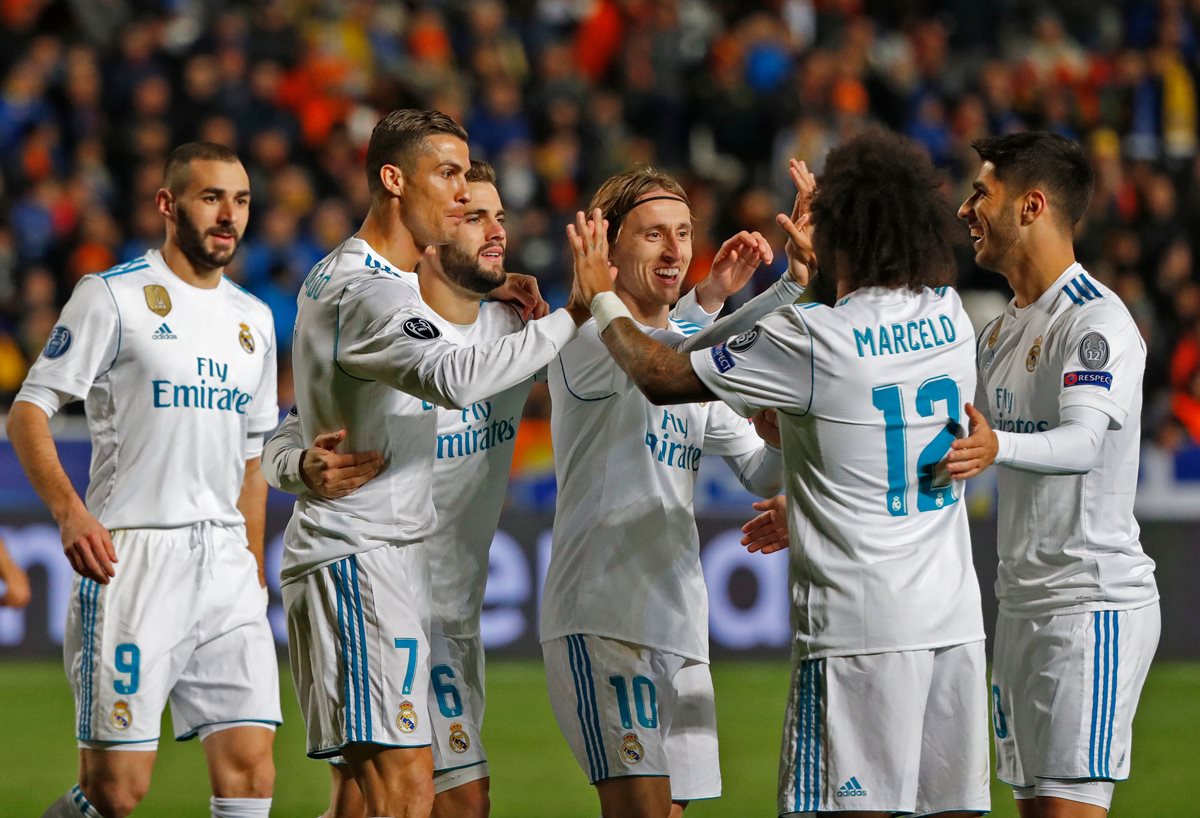 El Real Madrid celebró la victoria en Chipre y su clasificación a los octavos de final de la Champions. (Foto Prenssa Libre: AFP)