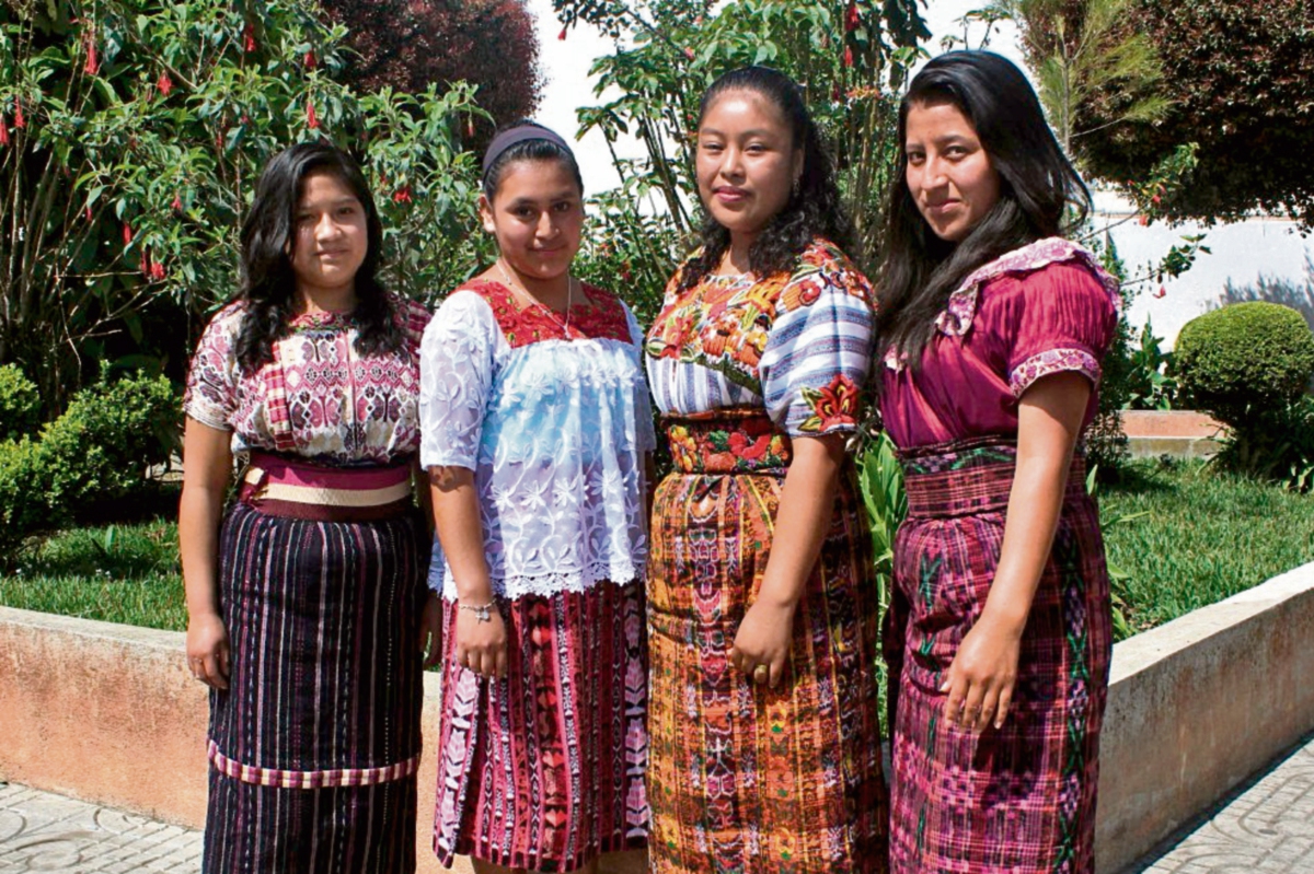 Dorys Liseth  Cumes,  Ixqanil Kotzij Suquén, Jessica Beatriz Cum y  Gilma Aracely Baján  aspiran a ser electas Hija de los Girasoles de Patzún.