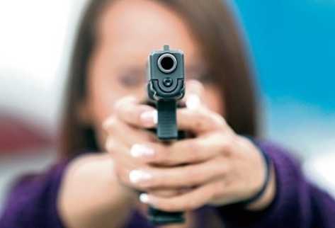 Expertos coinciden en que una mujer con práctica de tiro acierta al blanco el 95 por ciento.
