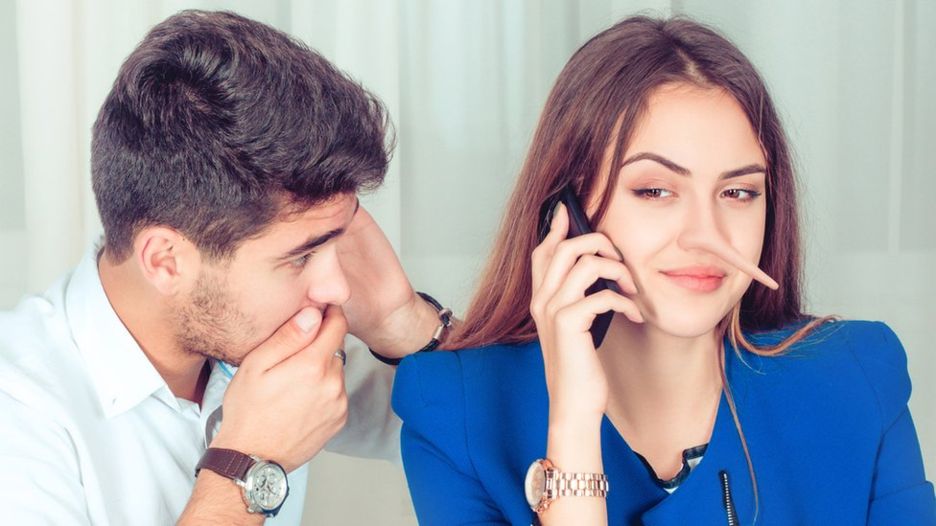 Los investigadores encontraron tres tipos de mentiras que suelen decirse en aplicaciones de citas. (Foto Prensa Libre:Getty Images).