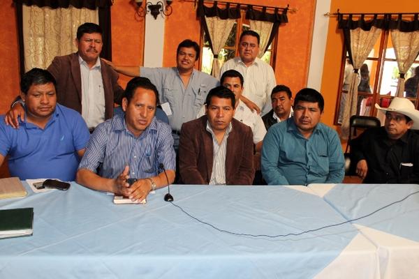 Alcaldes de Quiché se pronuncian en conferencia de prensa. (Foto Prensa Libre: Óscar Figuera)<br _mce_bogus="1"/>