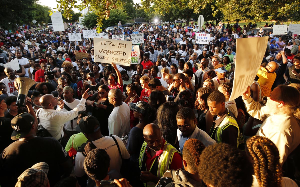 La comunidad afrodescendiente de EE. UU. ha salido a las calles a protestar por los casos de supuestos abusos policiales. (Foto Prensa Libre: AP).