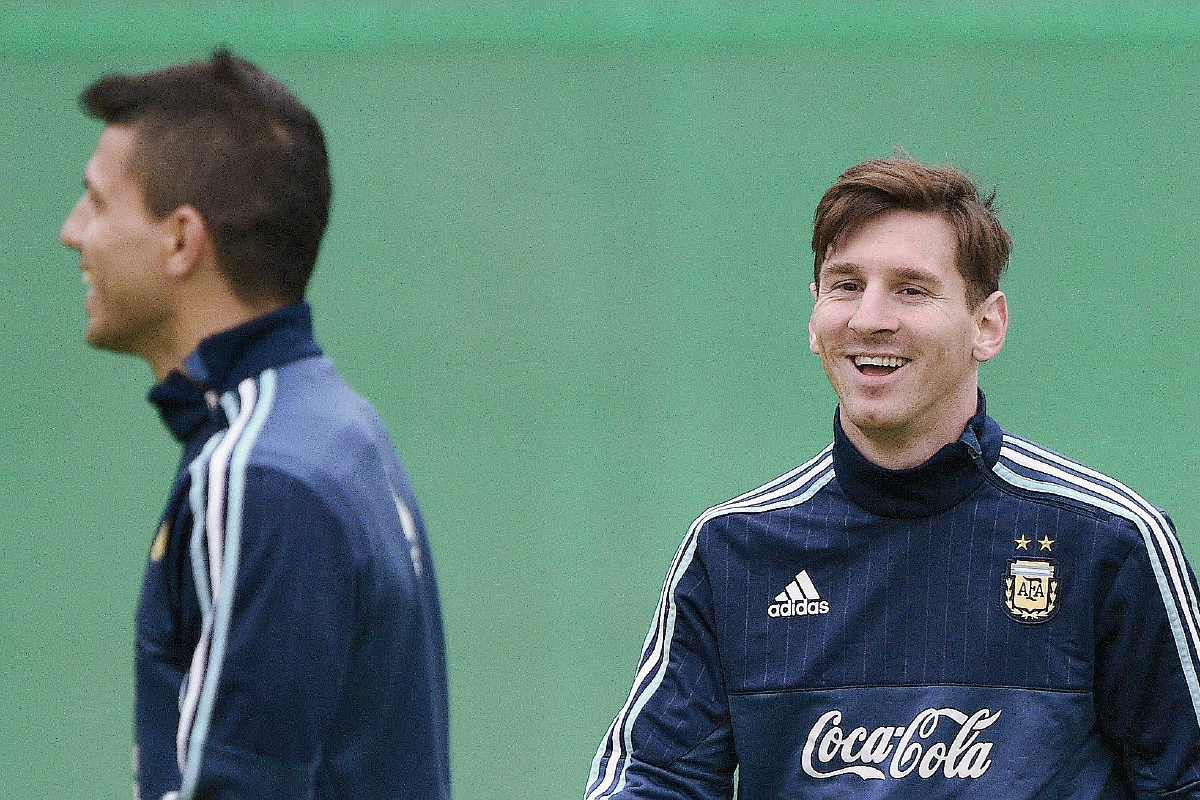 Lionel Messi guarda un cariño muy especial por el ahora entrenador de Colombia José Pékerman. (Foto Prensa Libre: AFP)