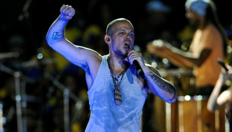Residente de Calle 13 apoya a los guatemaltecos. (Foto Prensa Libre: AFP)