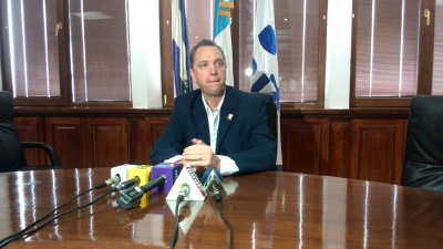 El director ejecutivo de la Cámara de Industria, Javier Zepeda, insta a las autoridades a continuar con la investigación por supuestos hechos de corrupción en los cuales podría estar vinculada la vicepresidenta Roxana Baldetti. (Foto Prensa Libre: Érick Ávila)