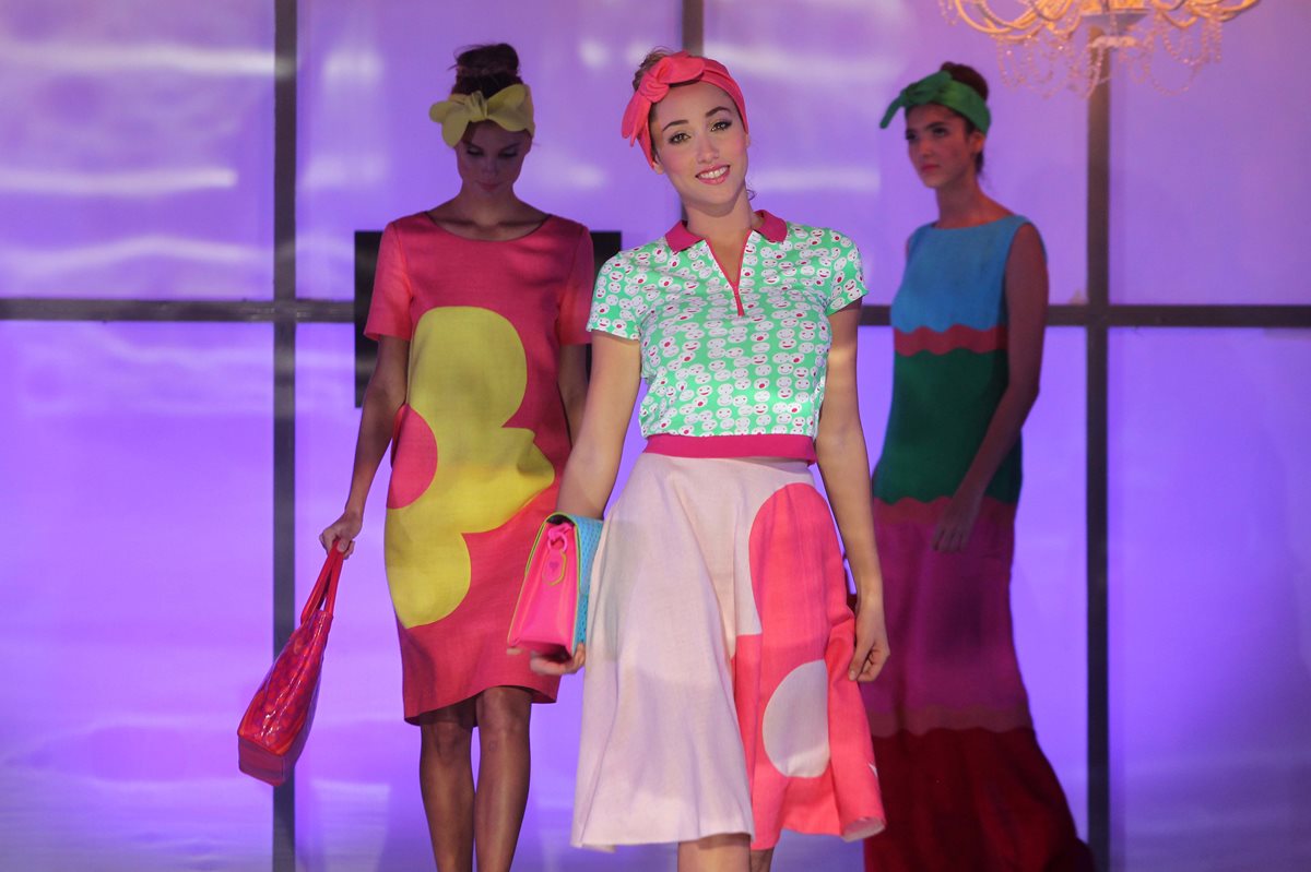 Ágatha Ruiz de la Prada presentó el fin de semana en la Riviera Maya su colección 2016, donde predomina la ropa cómoda y llena de color. (Fotos Prensa Libre: EFE)