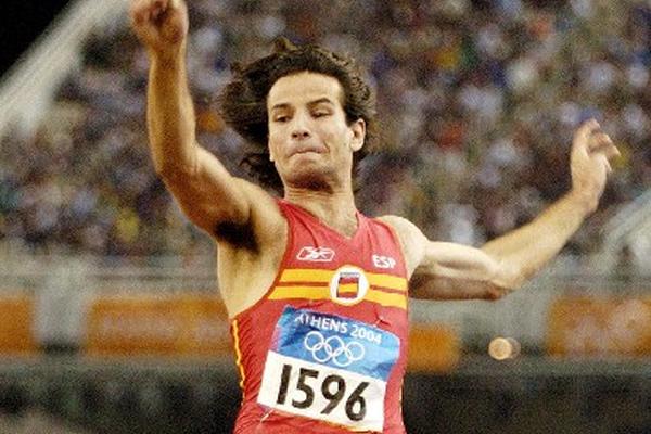 Fotografía de archivo tomada el 26/08/2004 del exsaltador de longitud Yago Lamela, de 36 años, que ha sido hallado muerto en Avilés (Asturias), al parecer en el interior de su vivienda. (Foto Prensa Libre: EFE)