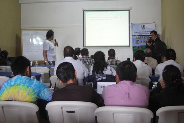 Parte del  grupo de líderes que participó en el proceso formativo del OJ, en Cobán, Alta Verapaz.