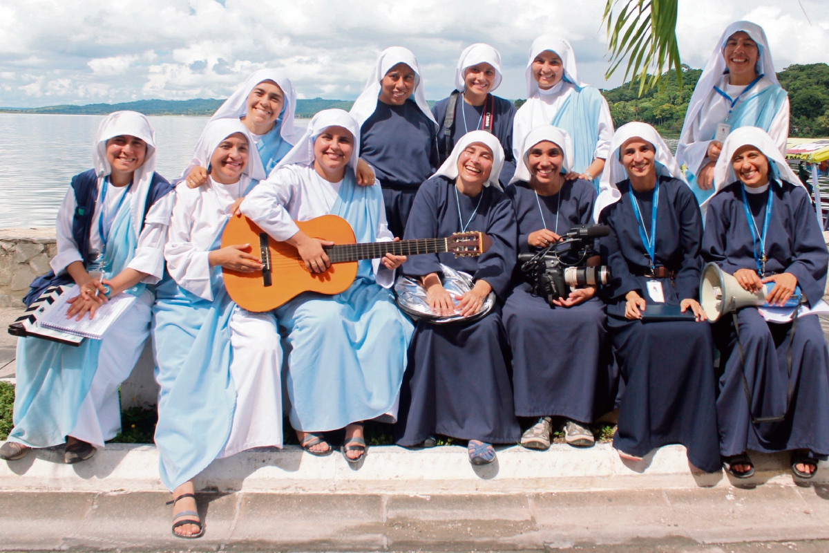 Trece son las monjas colombianas que ruedan en el país varias escenas para algunos de los videos de sus canciones. (Foto Prensa Libre: Rigoberto Escobar)