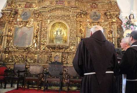 Ayer fue entregado el retablo  remozado.