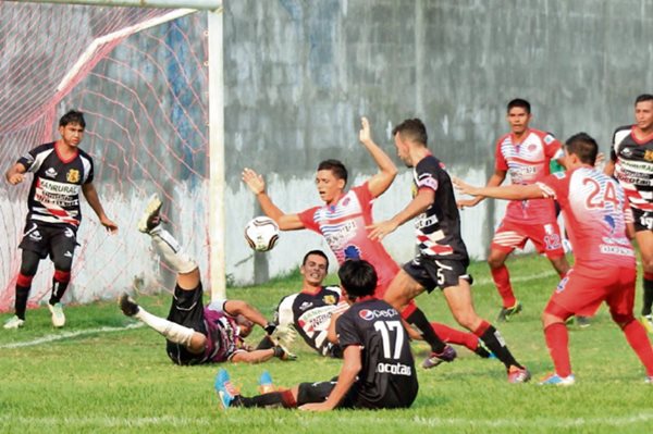 Jocotán abrió el marcador a los tres minutos y después protegió bien su ventaja. (Foto Prensa Libre: Carlos Paredes).