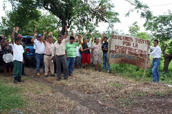 POBLADORES piden justicia por desalojo.