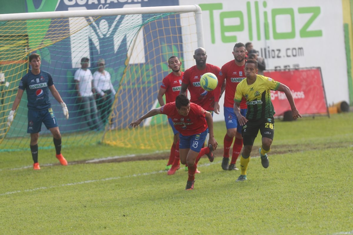 Municipal podría llegar al partido de vuelta con más posibilidades de avanzar a la semifinal. (Foto Prensa Libre: Edwin Fajardo)