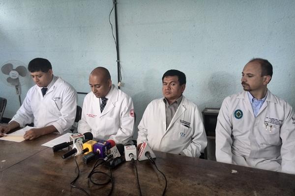 Médicos del Hospital Roosevelt anuncian que mañana suspenderán algunos servicios por falta de insumos. (Foto Prensa Libre: Andrea Orozco)<br _mce_bogus="1"/>