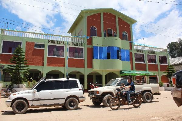 la Comuna  de Cantinil tiene un  edificio moderno.
