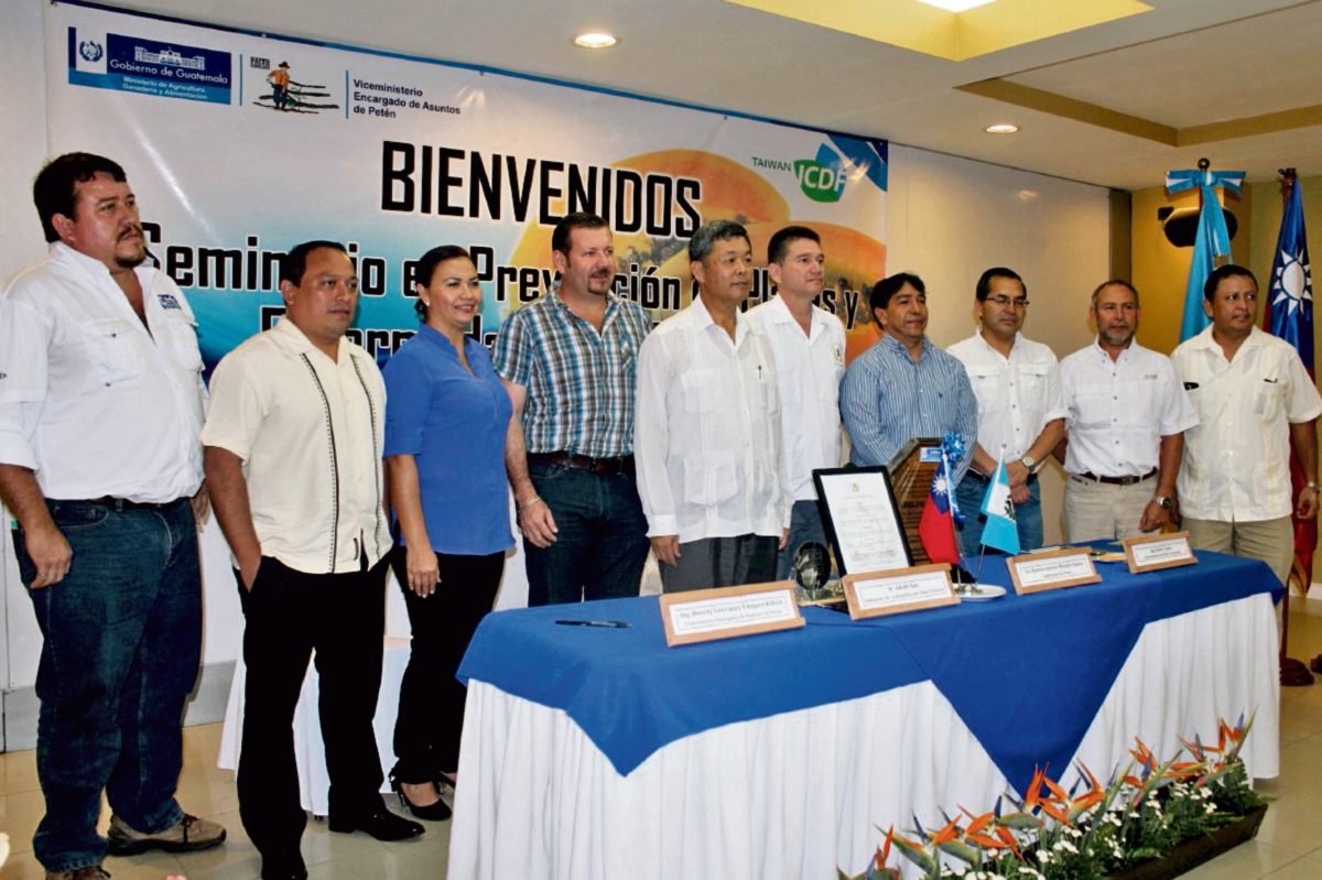 Representantes del Maga y el embajador de China-Taiwán inauguran seminario, en Santa Elena, Flores Petén.