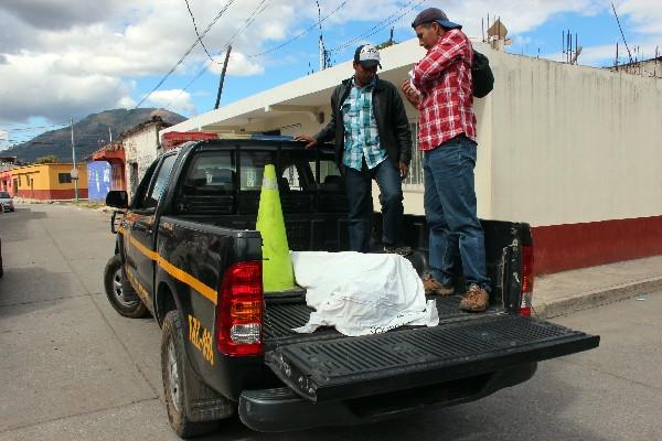 Trasladan cadáver   de mujer, en Jalapa.