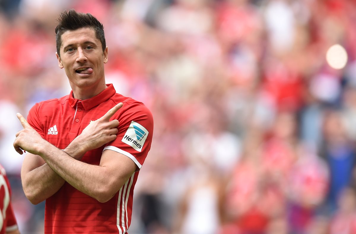 Lewandowski marcó un triplete. (Foto Prensa Libre: AFP)