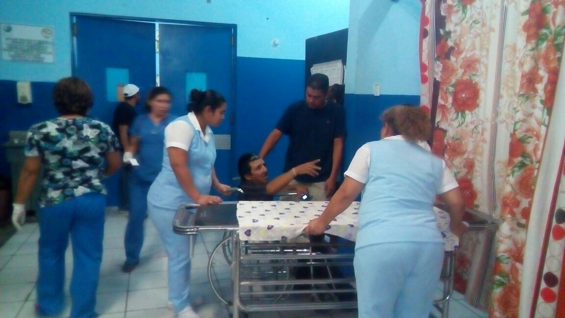 Los heridos fueron trasladados al Hospital Regional de Zacapa. Foto Prensa Libre: Mario Morales.
